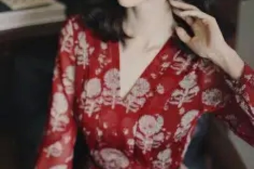 他被谢霆锋打成重伤发妻6次流产后离婚如今街头靠卖卤肉谋生