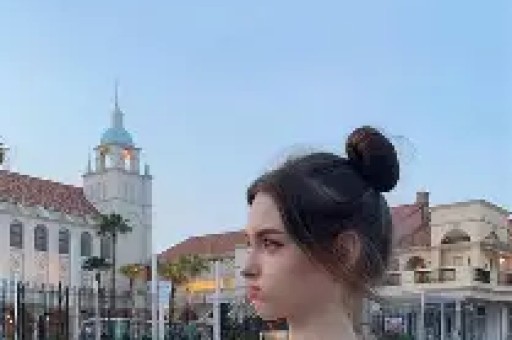 斗鱼女主播忘关摄像头私密画面流出！虚假人设彻底翻车