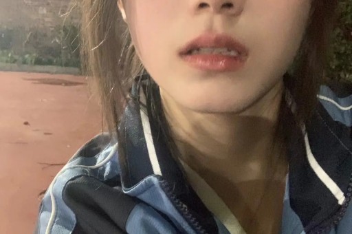 张嘉慧：从校园少女到时尚女王的传奇之路